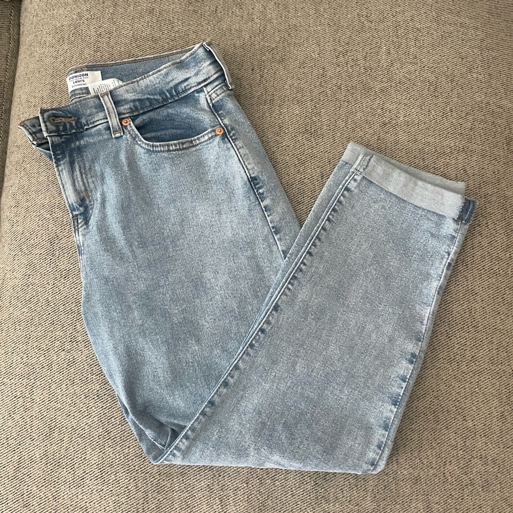 NWOT Levi’s Denizen Boyfriend Jean